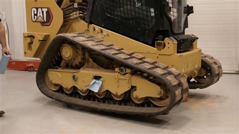 How to Remove and Install Cat® Rubber Tracks on Compact